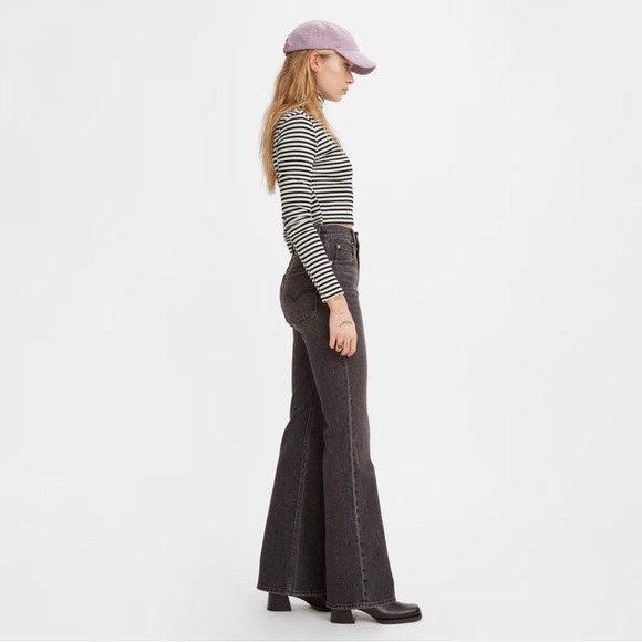 😎Levi’s Premium 70’s high-rise Flares - Picture 1 of 11